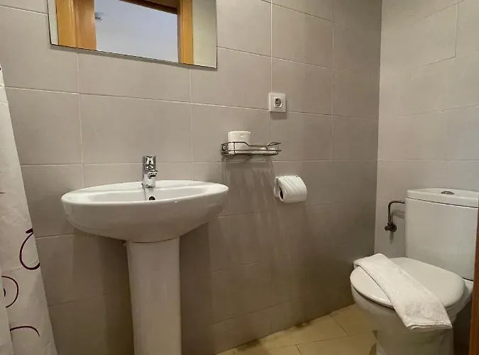 Konukevi P&r Hostals Codolar 3*